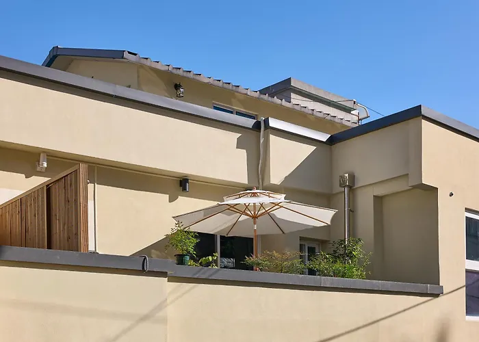 Station ㅣthe Interior Of A Hanok With A Terrace ソウル特別市